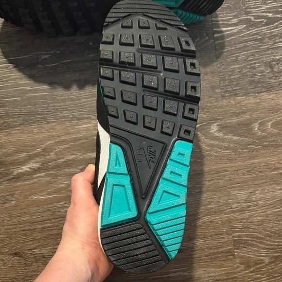 BNWOT Nike White, Black & Teal Retro Air Max Sneakers with Coral Accents - Picture 3 of 4